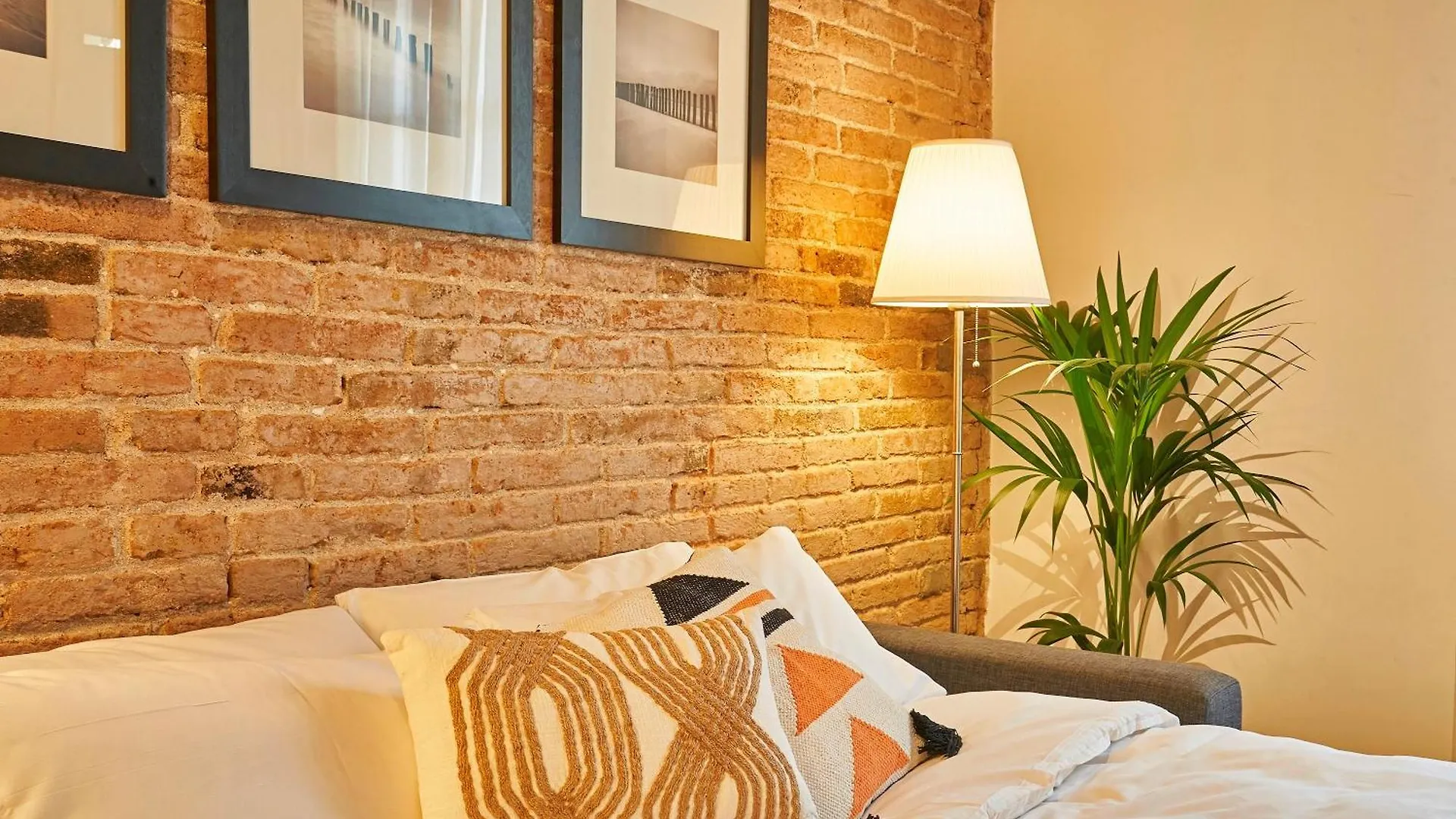 Catalan Comfort Near Sagrada Familia By Myrentalhost Barcelona 0*,  España