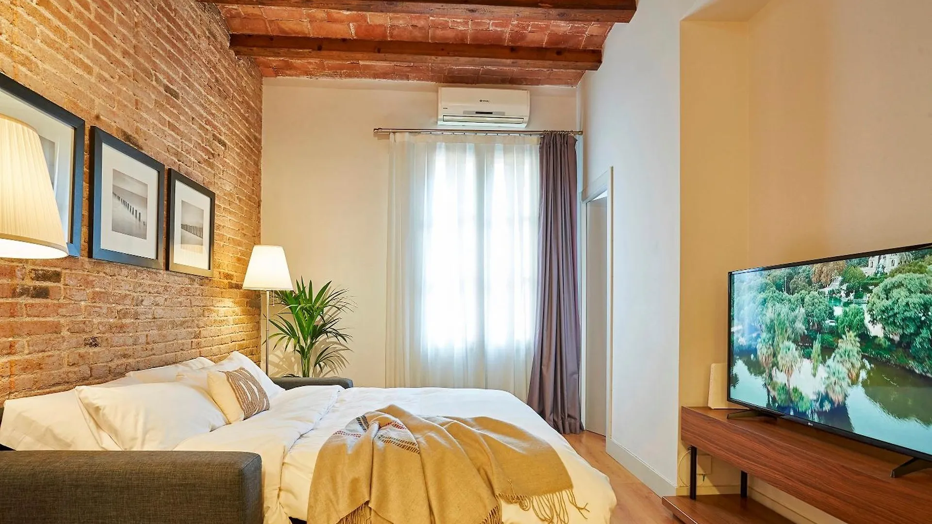 Catalan Comfort Near Sagrada Familia By Myrentalhost Barcelona 0*,